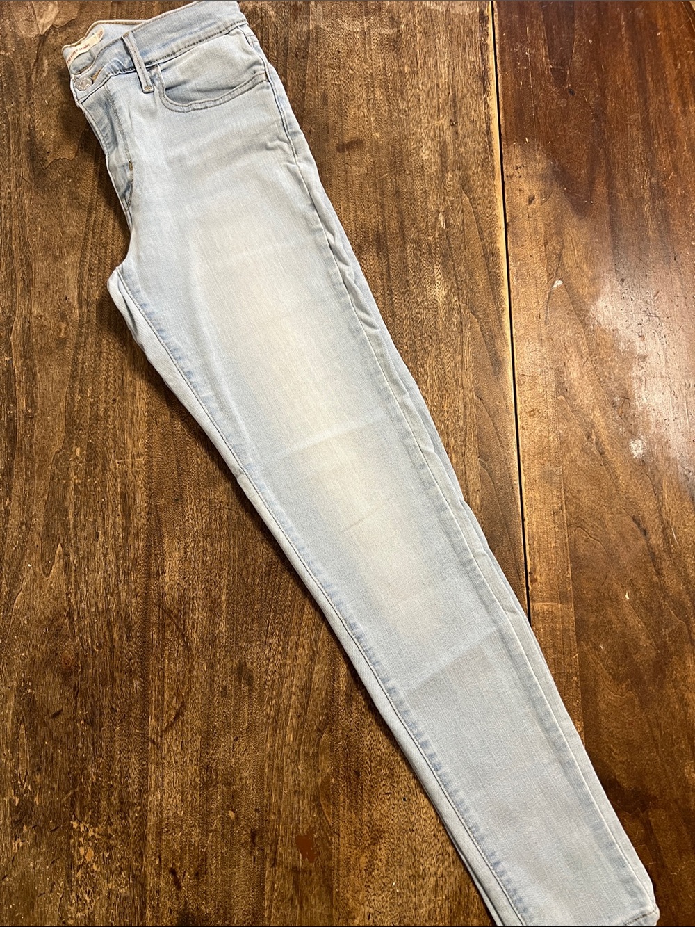 Levi’s 710 Super Skinny Light Wash Women’s Skinny- Light Blue